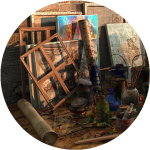 Přeplněný pracovní prostor umělce s plátny, dřevěnými rámy, srolovanými mapami, nádobami s barvami, štětci, lahvemi a různými výtvarnými potřebami rozloženými na dřevěném stole u cihlové zdi.