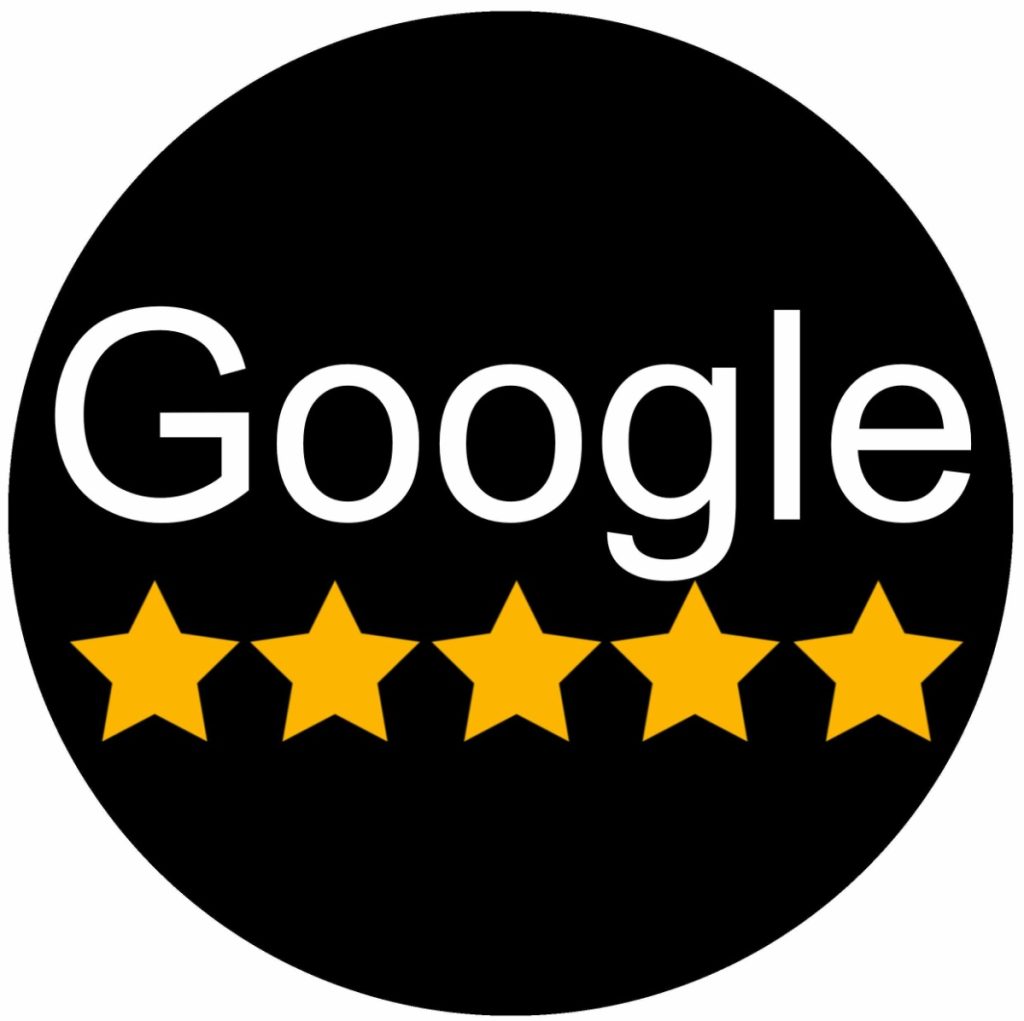 Černý kruh s bílým nápisem "Google" v horní části a pěti zlatými hvězdičkami vodorovně pod ním, které označují pětihvězdičkové hodnocení.